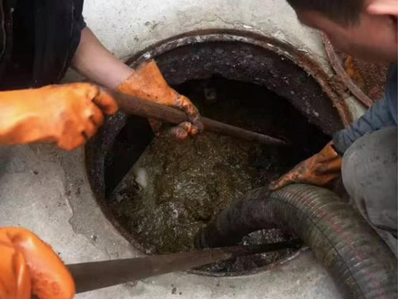 凉城清理化粪池时如何避免沼气的危害?